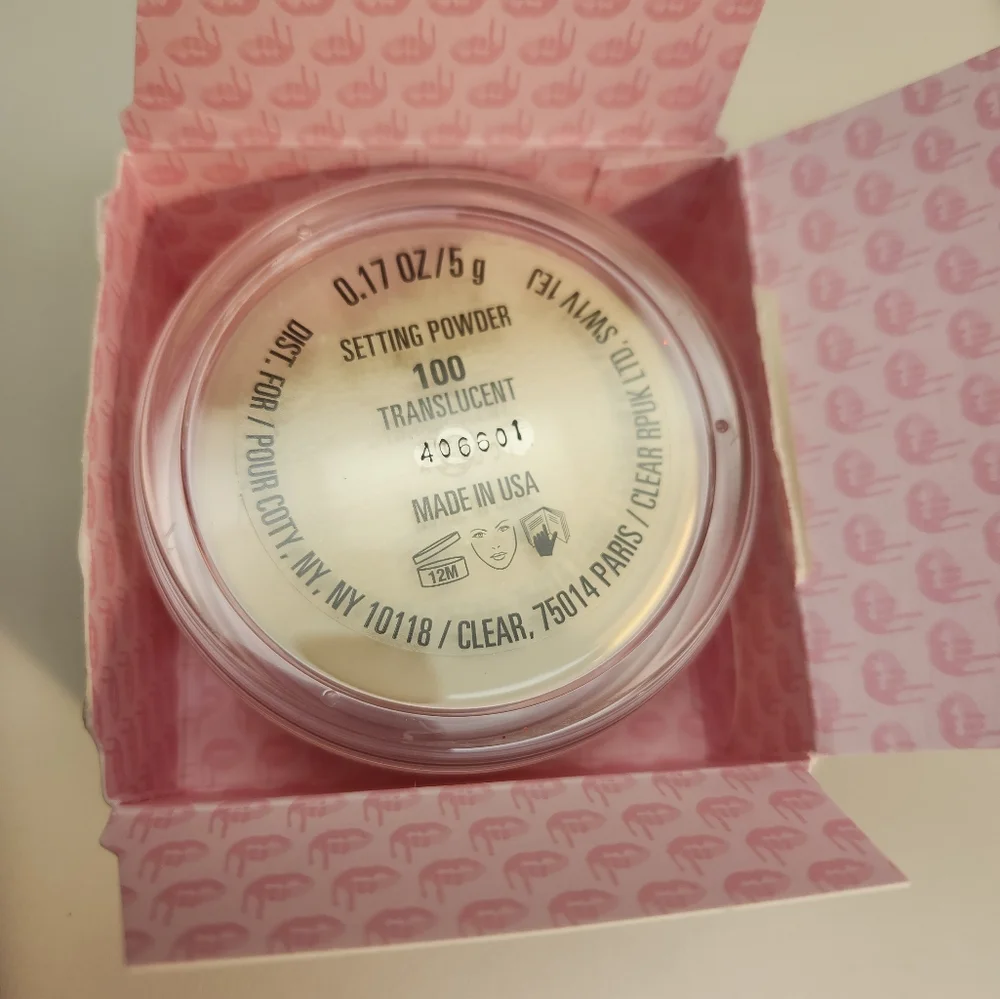 Kylie Cosmetics translucent setting powder